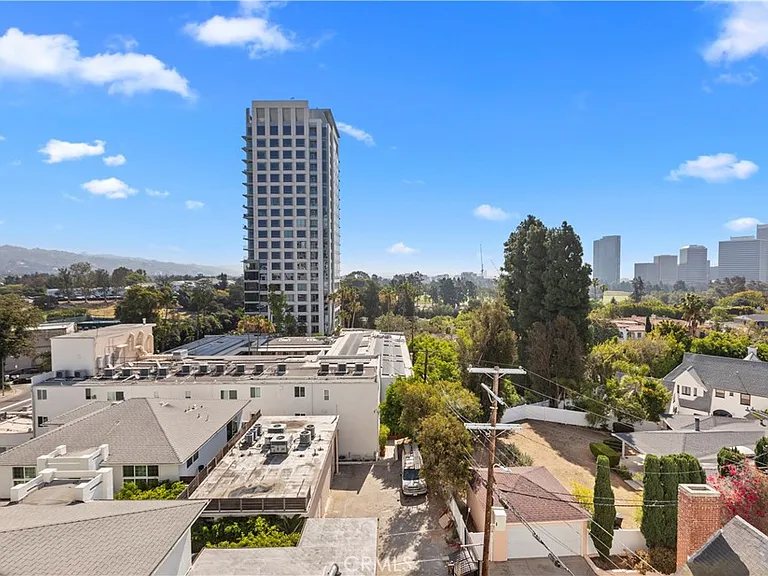 10336 Wilshire Blvd #703 — Photo 23