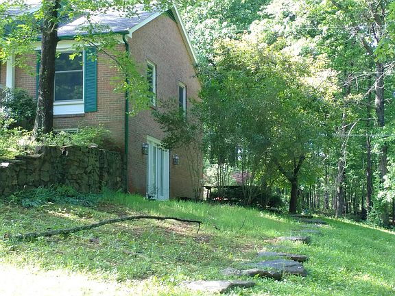 Walkway to unit from parking