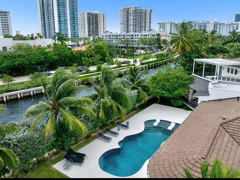 2801 Flamingo Dr — Photo 11
