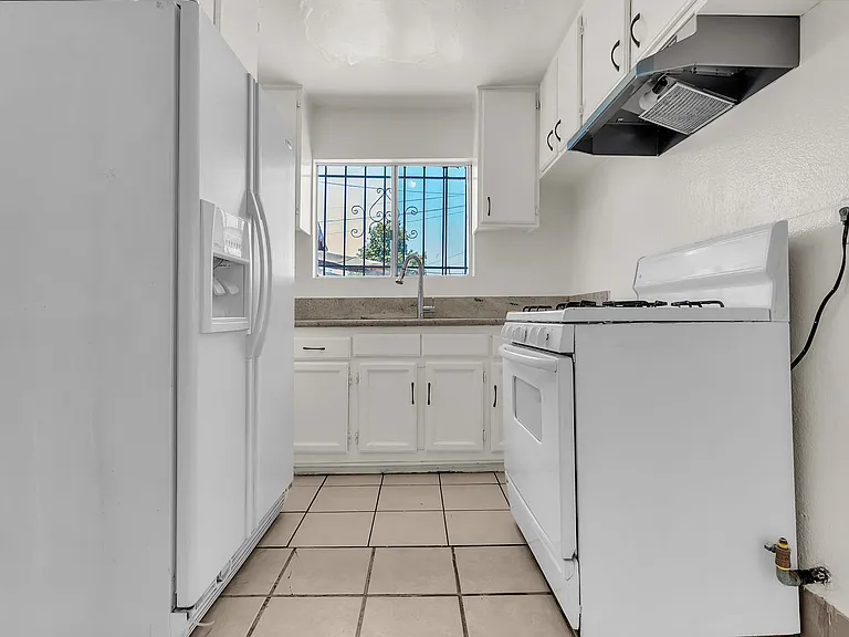 6110 Makee Ave — Photo 10