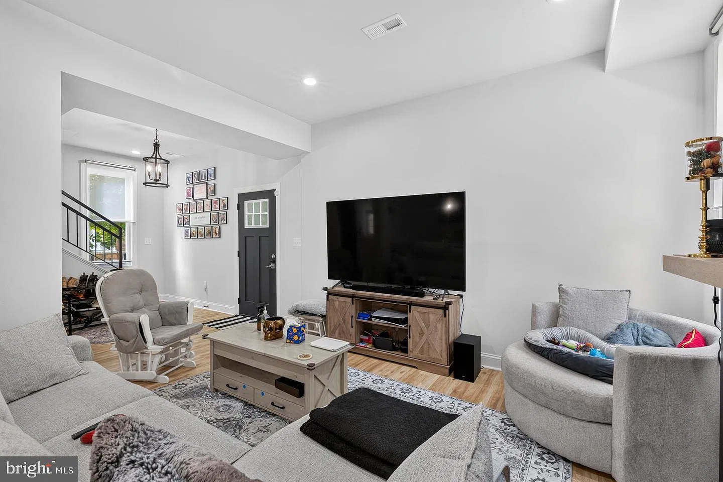 5 bed, 4.0 bath, 1909 sqft, $3,300 — Photo 4