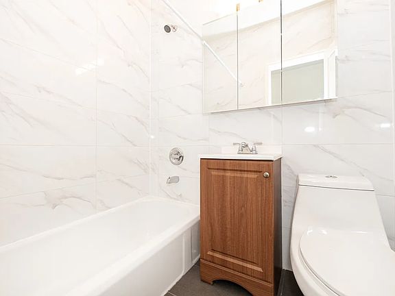 4th image of 222 E 56th St APT 2L