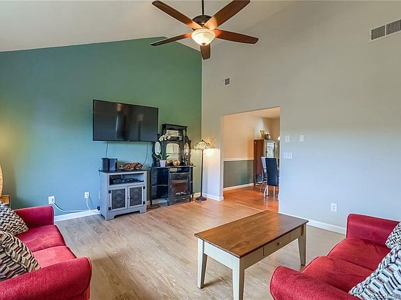 5th image of 17 Heather Ct