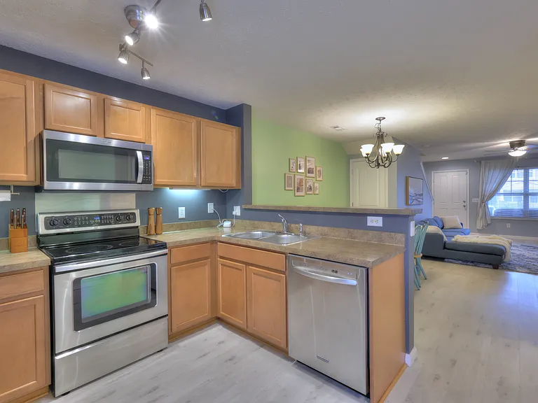 589 Bradburn Village Cir — Photo 14