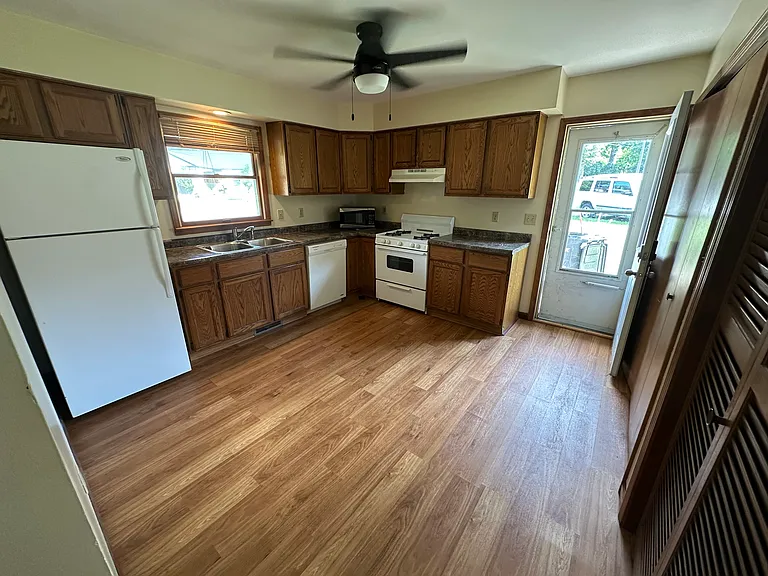 2815-17 May St #2815 — Photo 2