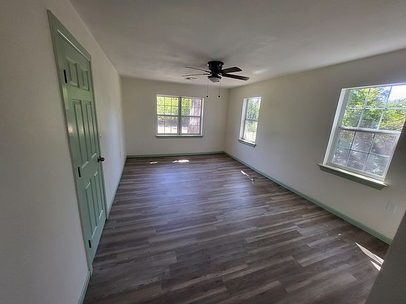 4th image of 710 E Bressy St