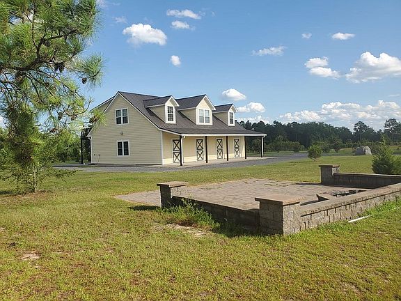 3rd image of 585 Clearwater Lake Rd