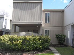 1815 N Shore Ct, Reston, VA 20190