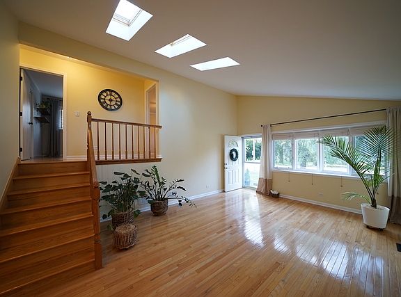 4th image of 106 E Red Oak Ave