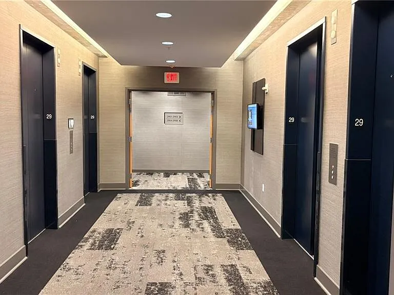 400 W Peachtree St NW #2905 — Photo 2