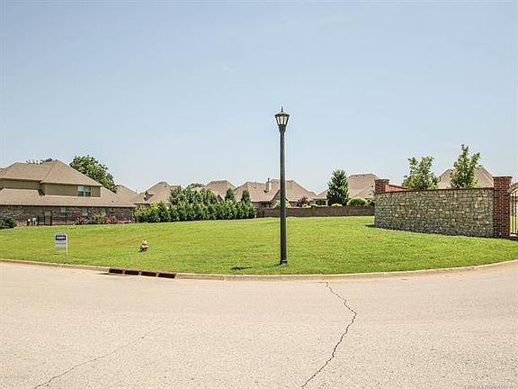 2nd image of 10931 S 74th Ave E