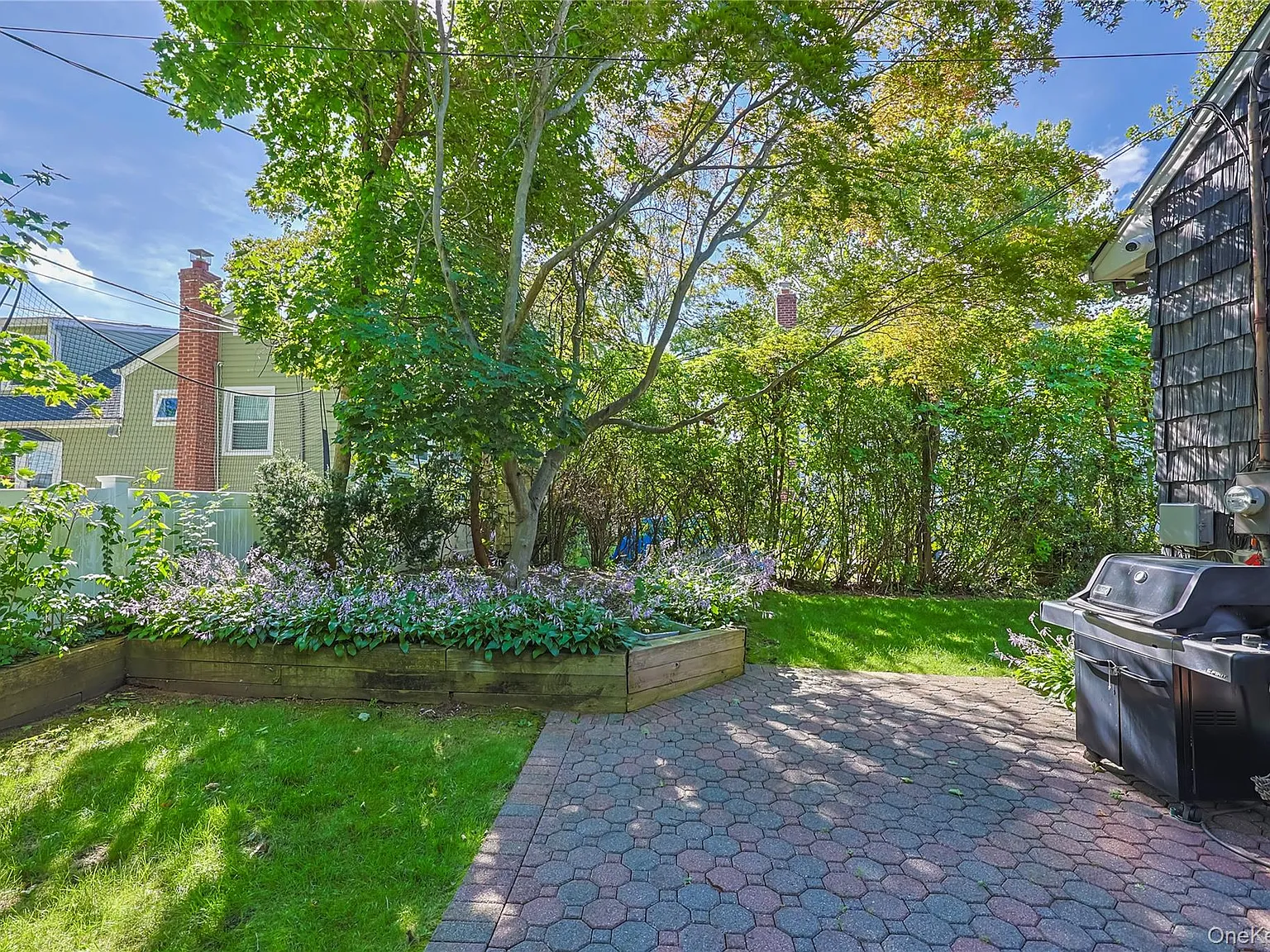 5 bed, 2.0 bath, 2088 sqft, $6,180 — Photo 3