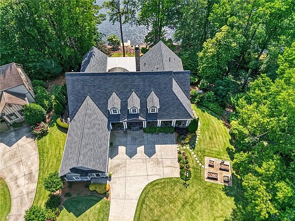 2nd image of 1420 Masters Ct NW