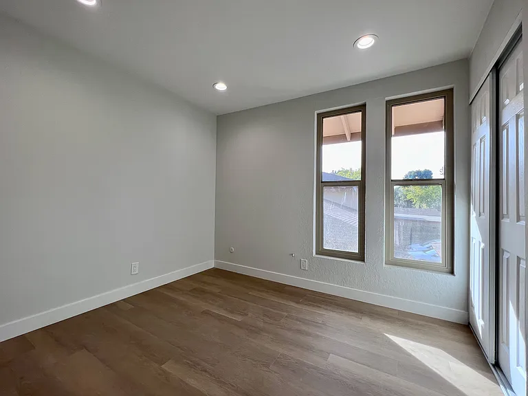 209 Red Oak Dr W #F — Photo 10