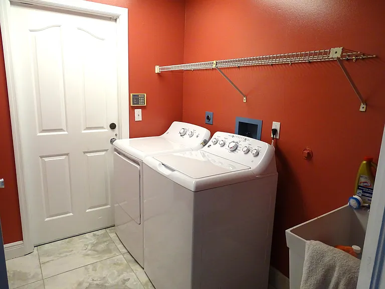 6325 Winding Lake Dr — Photo 22