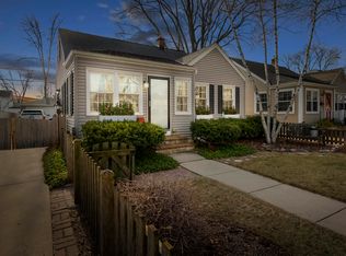 621 E Hampton Rd, Whitefish Bay, WI 53217