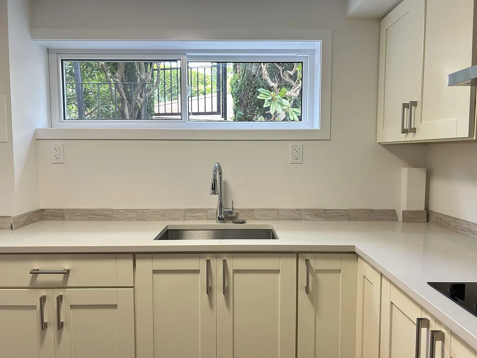 1 bed, 400 sqft, $1,650 — Photo 2