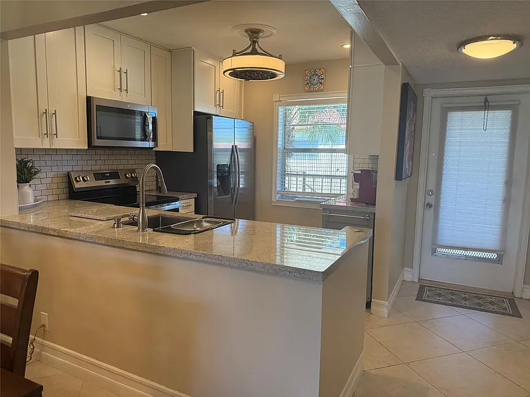 32 Abbey Ln #207 — Photo 5