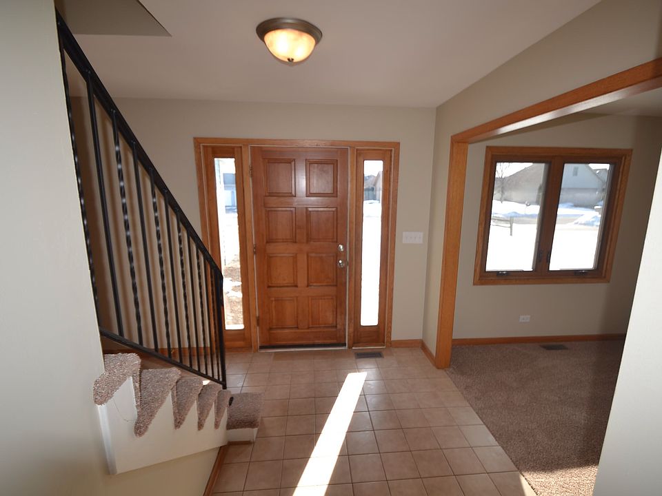 1st image of 170 White Pine Ln
