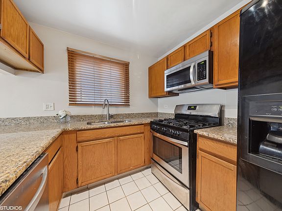 5th image of 377 Sandhurst Cir APT 6