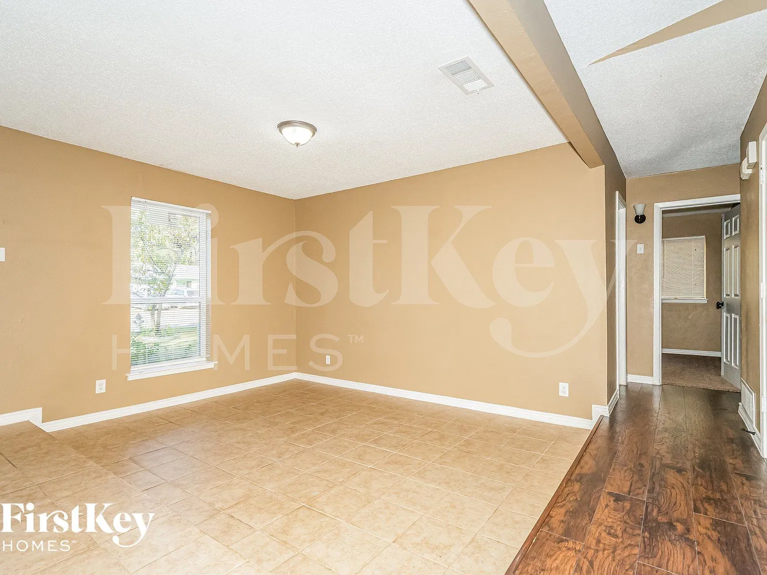 3 bed, 1.5 bath, 1204 sqft, $2,400 — Photo 3