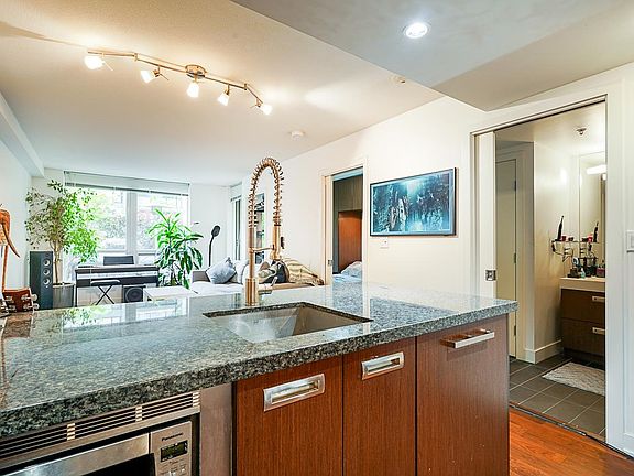 4th image of 1055 Richards St #210