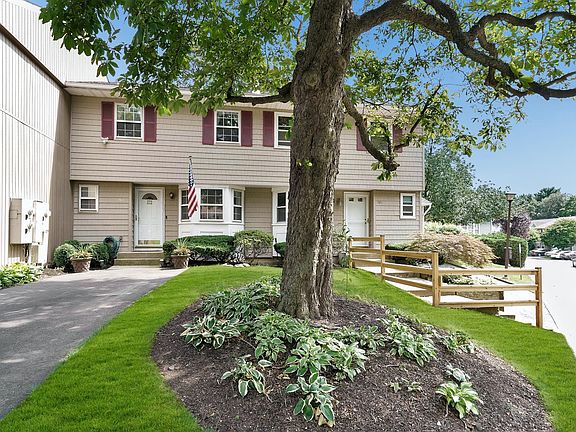 3rd image of 81 Aspen Dr W