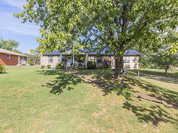 4th image of 523 Pine Cir