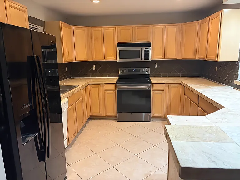 2049 N Normandy Blvd — Photo 7