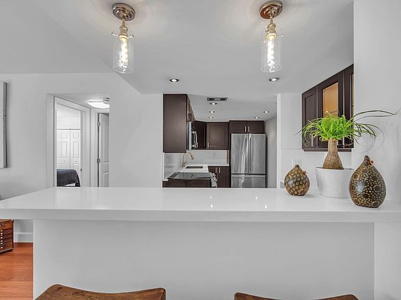 5th image of 1428 SE 4th Avenue #H-161