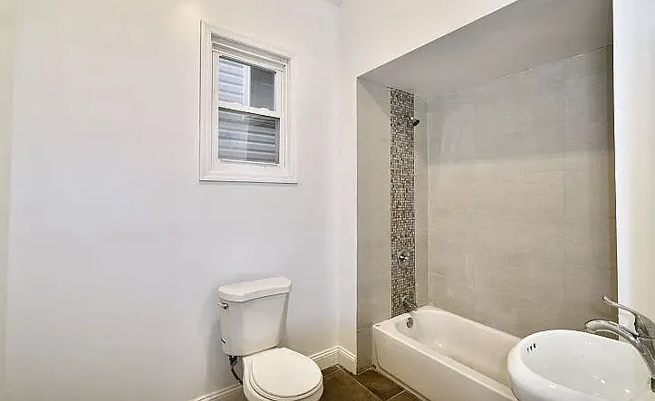 67 Clerk St #2 — Photo 7
