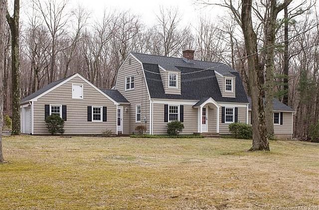 Charming and well maintained on cul-de-sac of Wepawaug Road