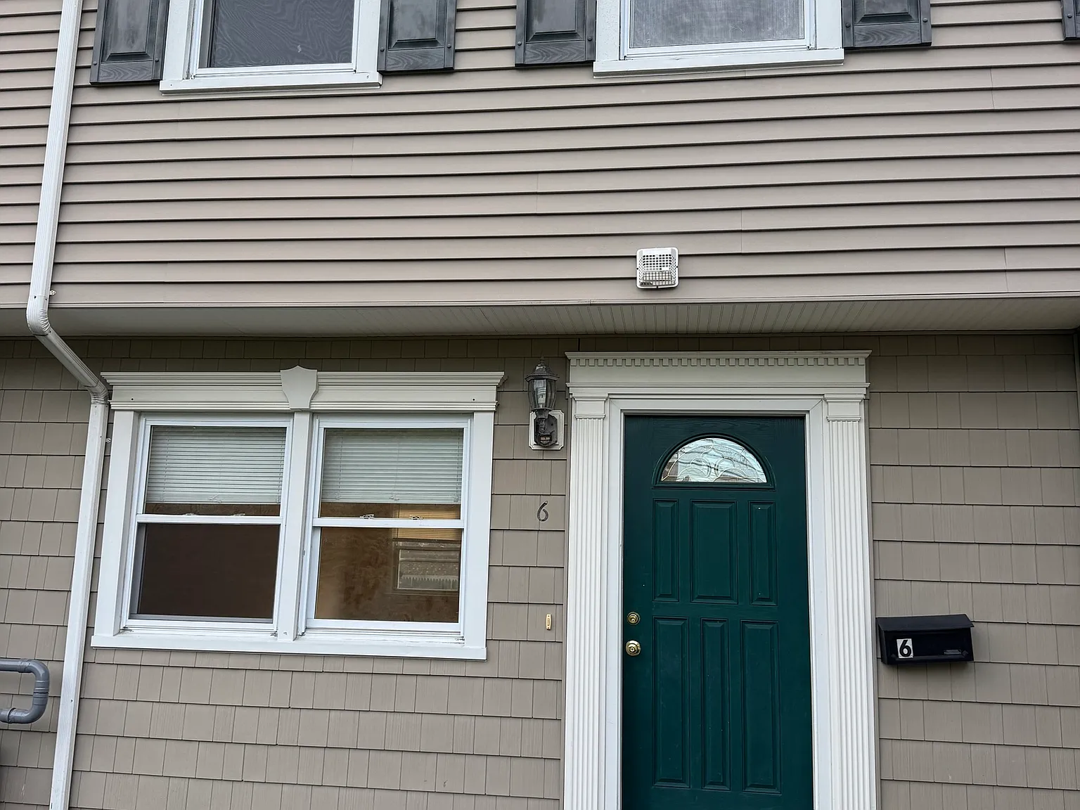 3 bed, 1.0 bath, 1200 sqft, $2,750 — Photo 1