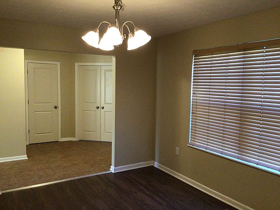 3rd image of 117 Mannaseh Dr E