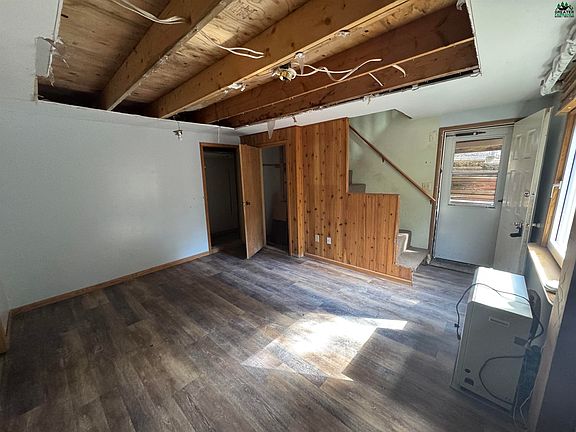 4th image of 2725 Straight Ave