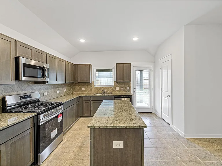 21259 Shore Bluff Dr — Photo 6