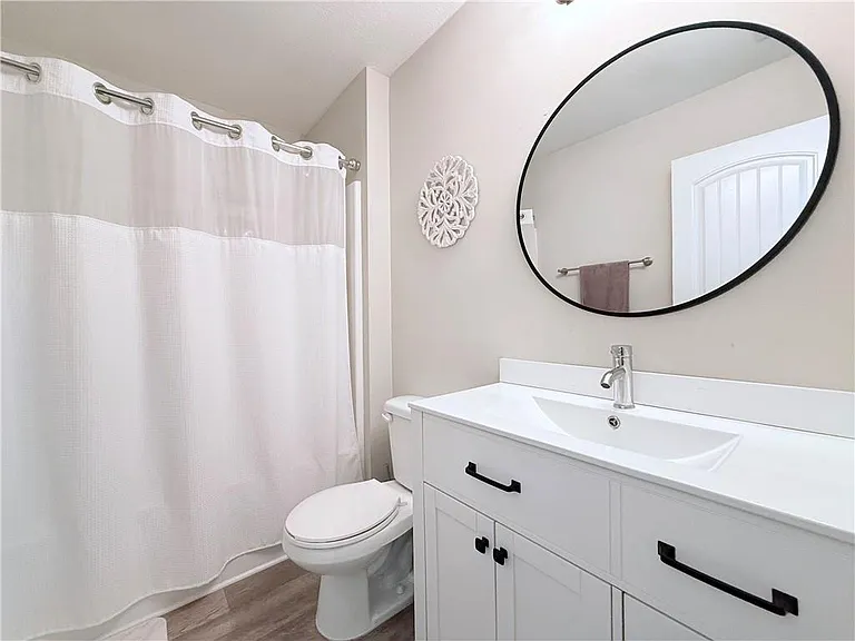 138 Livingston Ct — Photo 22