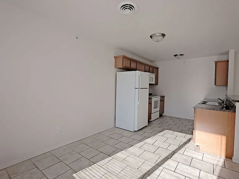257 Robbins Ave — Photo 6