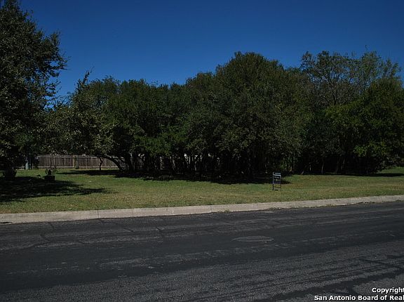 4th image of 2739 Woodline St