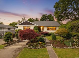 2758 Dunlevy St, Oak Bay, BC V8R5Z5