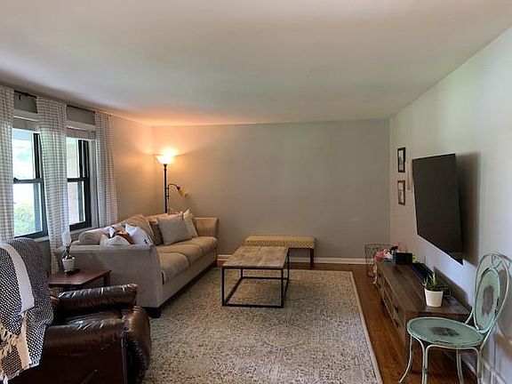 4th image of 8729 Bluebird Dr