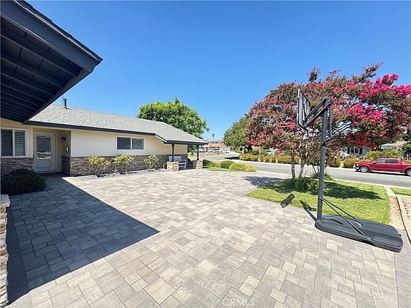 5th image of 20944 Delphine Dr