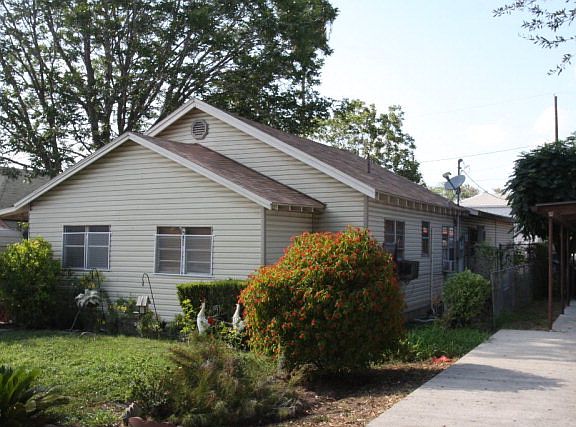 2nd image of 203 E 7th St