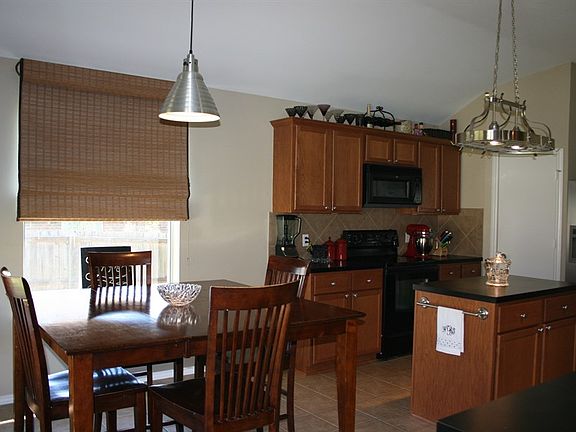 4th image of 920 Joel Dr