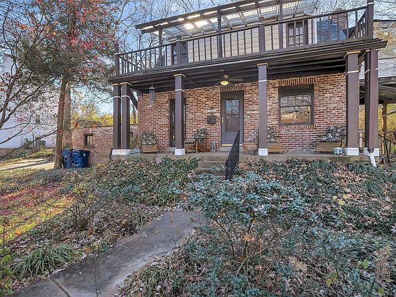 3rd image of 1021 Diversey Dr