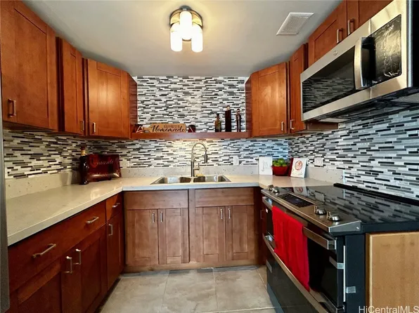 225 Queen St APT 11B, Honolulu, HI 96813