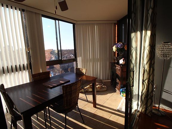 5th image of 1001 N Randolph St APT 907