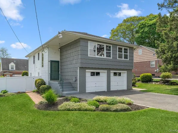 28 Satinwood Road, Bayville, NY 11709