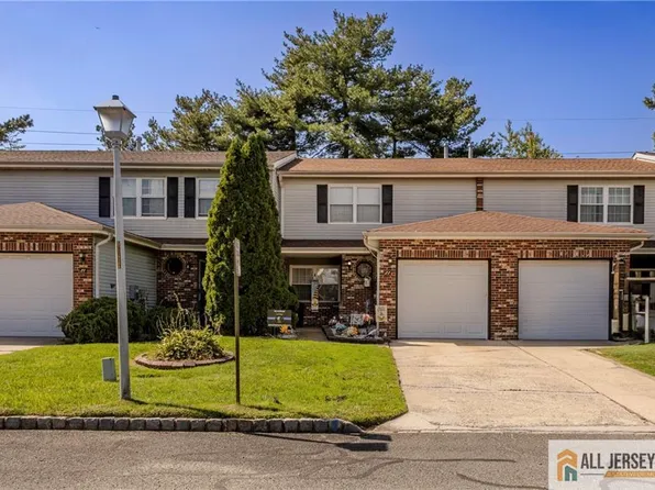 22 Hamilton Dr, Spotswood, NJ 08884