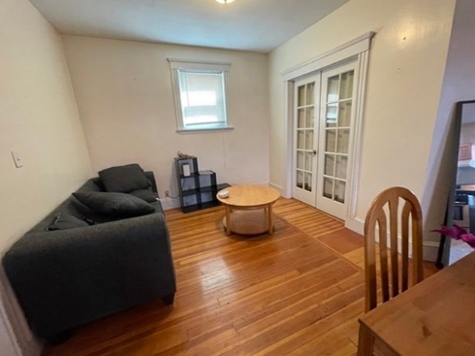 2nd image of 115 Browne St #2